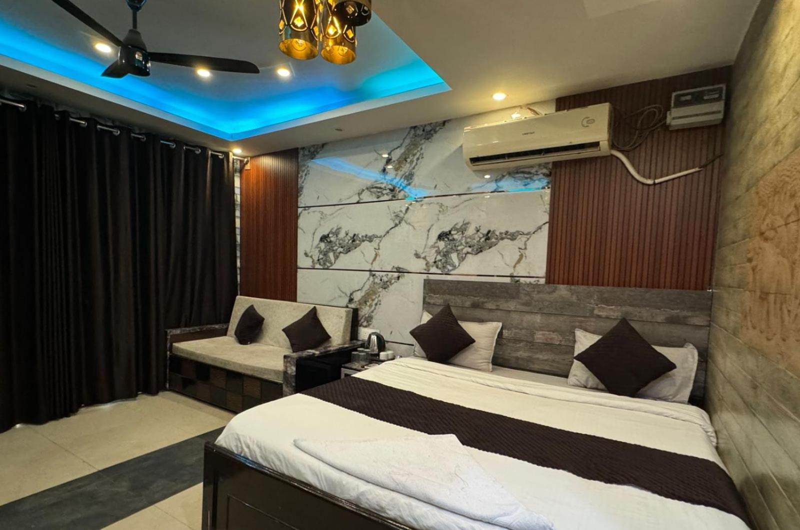 Hotel Dev Ganga ริชิเคช ภายนอก รูปภาพ