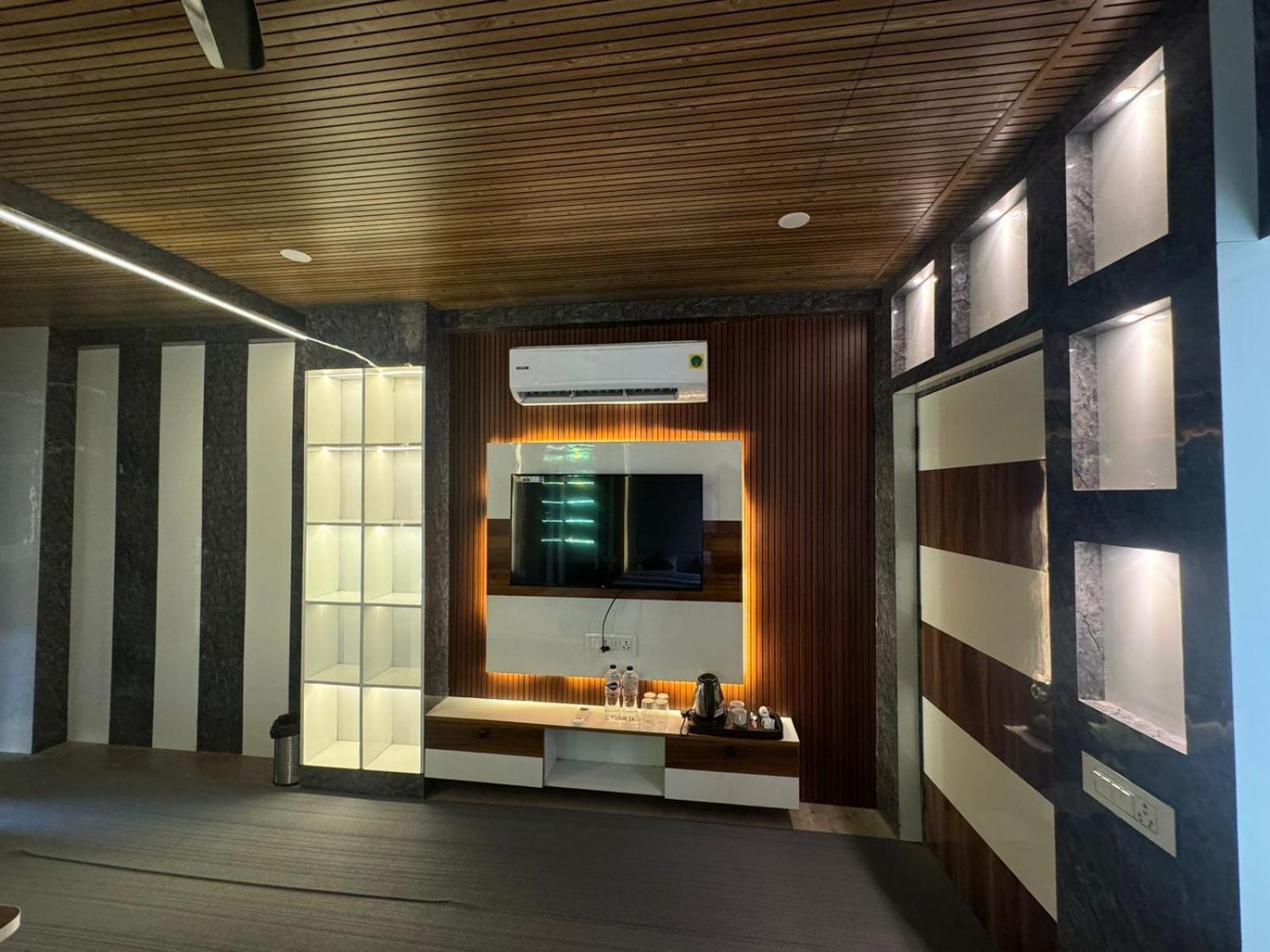 Hotel Dev Ganga ริชิเคช ภายนอก รูปภาพ
