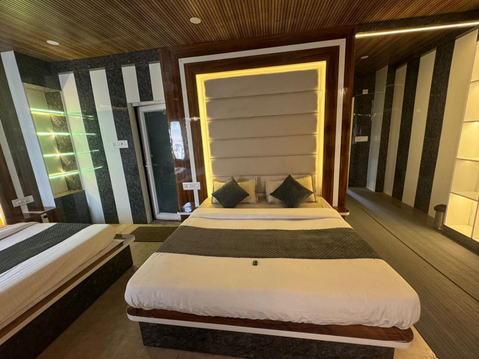 Hotel Dev Ganga ริชิเคช ภายนอก รูปภาพ