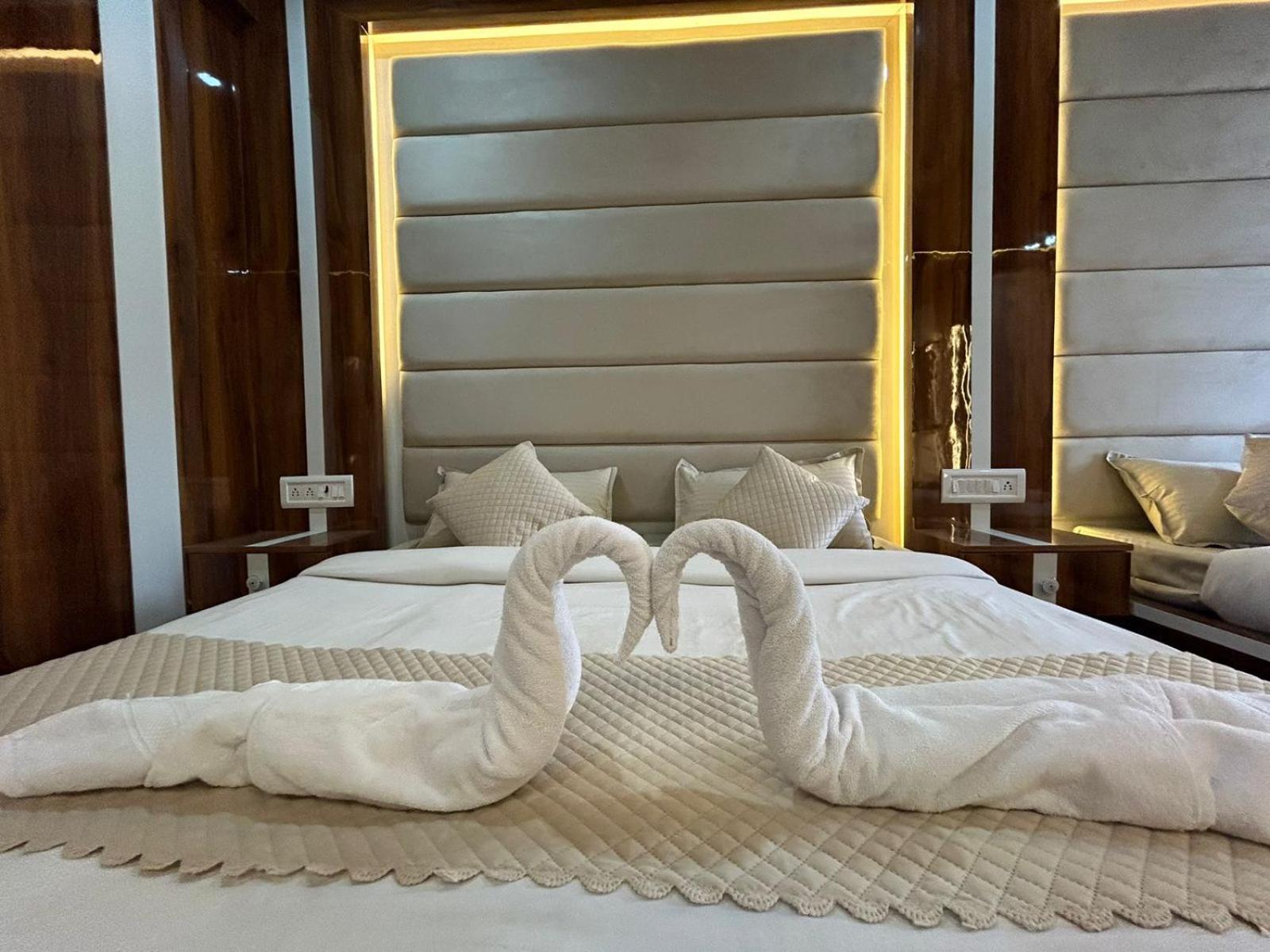 Hotel Dev Ganga ริชิเคช ภายนอก รูปภาพ