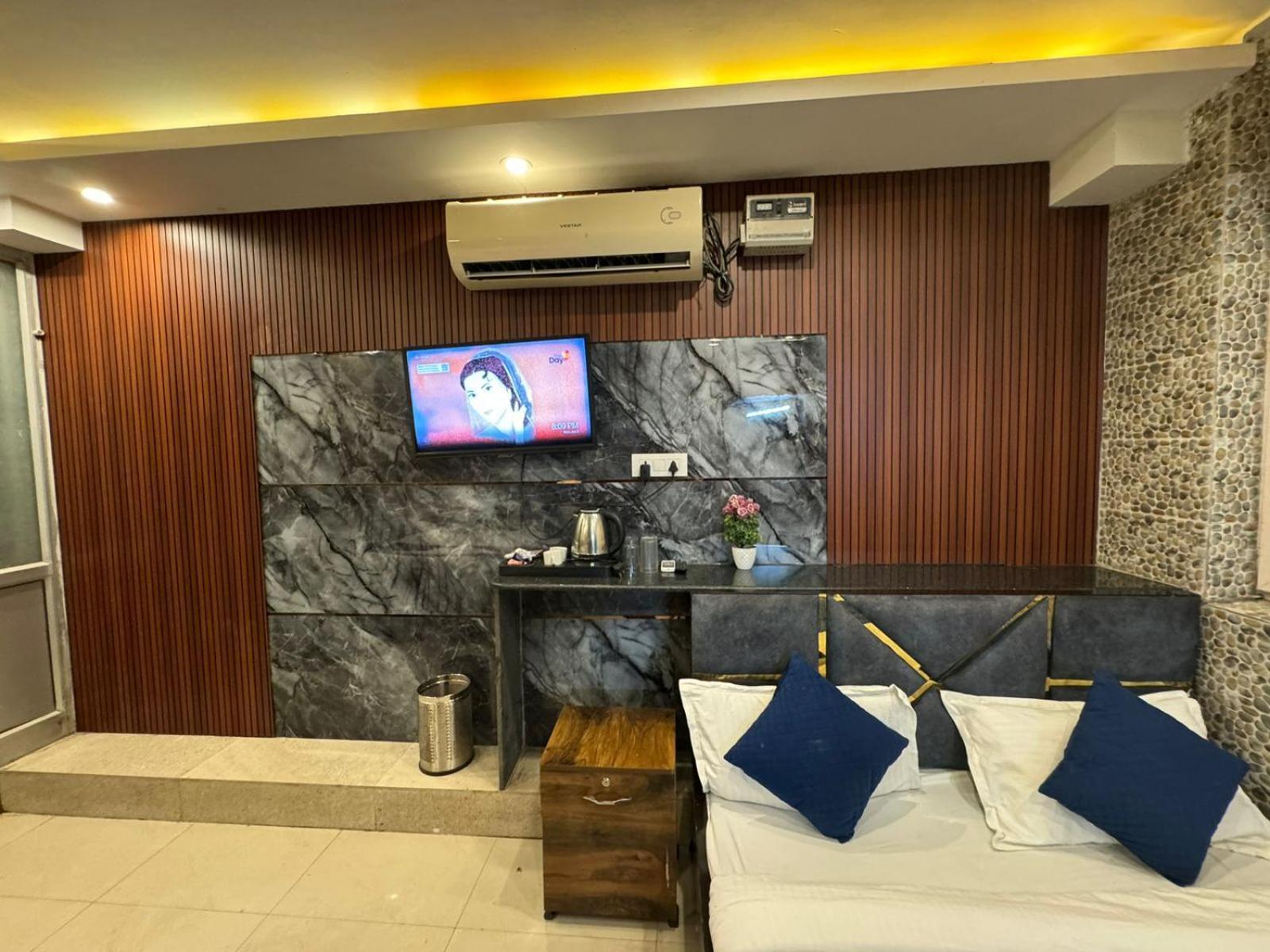 Hotel Dev Ganga ริชิเคช ภายนอก รูปภาพ