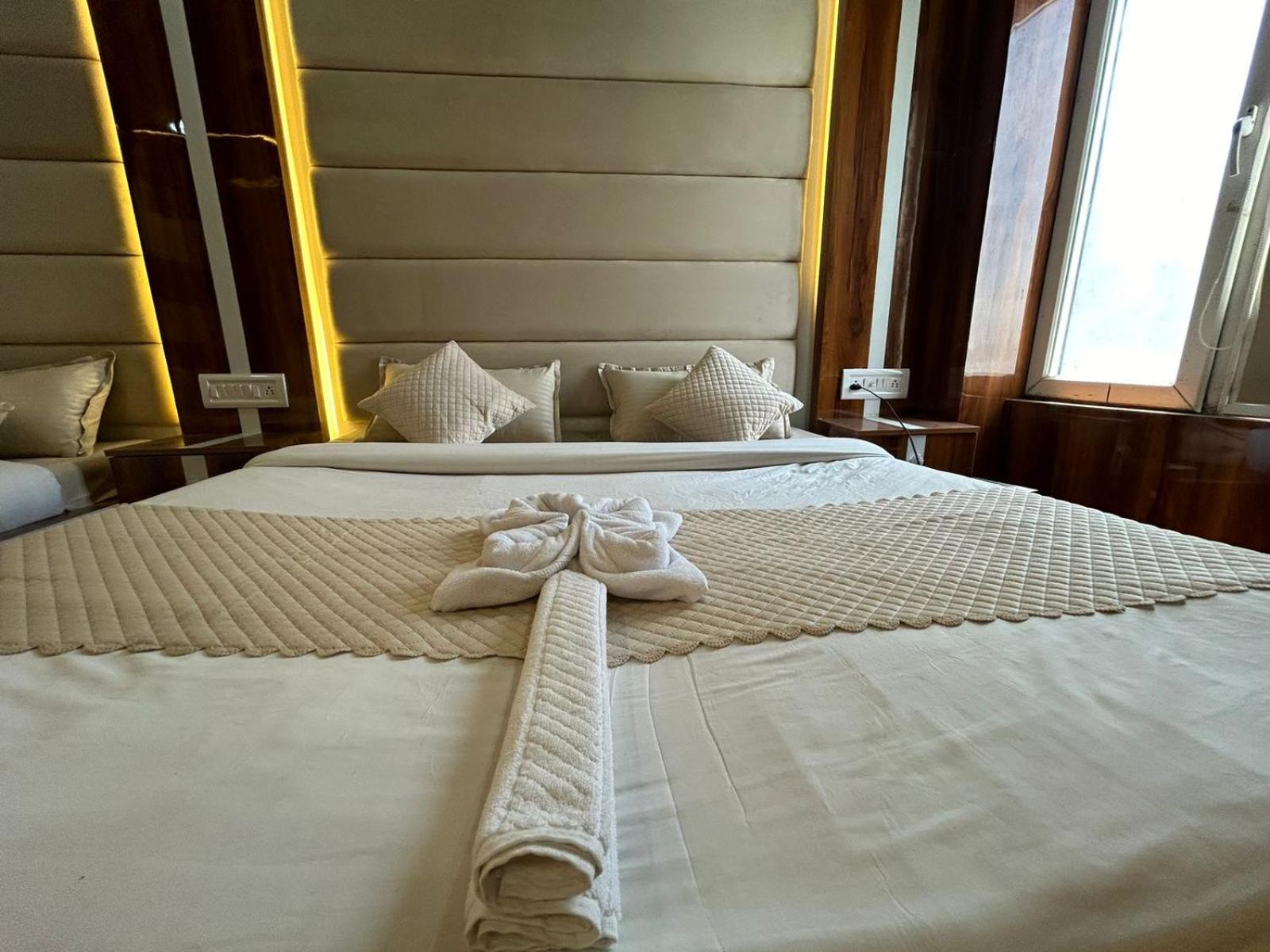 Hotel Dev Ganga ริชิเคช ภายนอก รูปภาพ