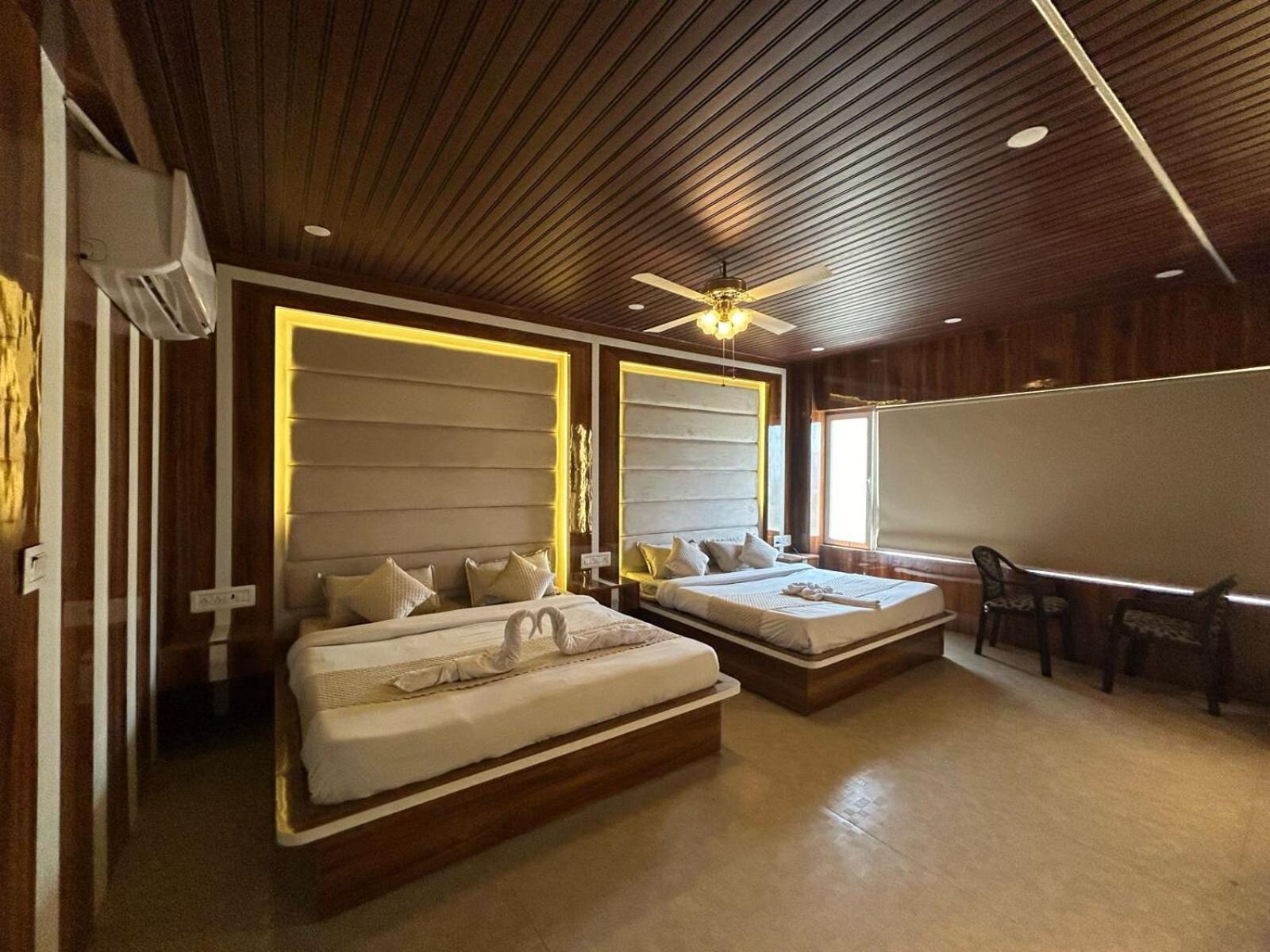 Hotel Dev Ganga ริชิเคช ภายนอก รูปภาพ
